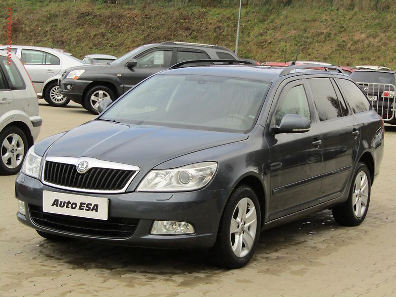 Škoda Octavia (2010) 1.6 TDi, Xenon, autoAC - fotka 3 z 20