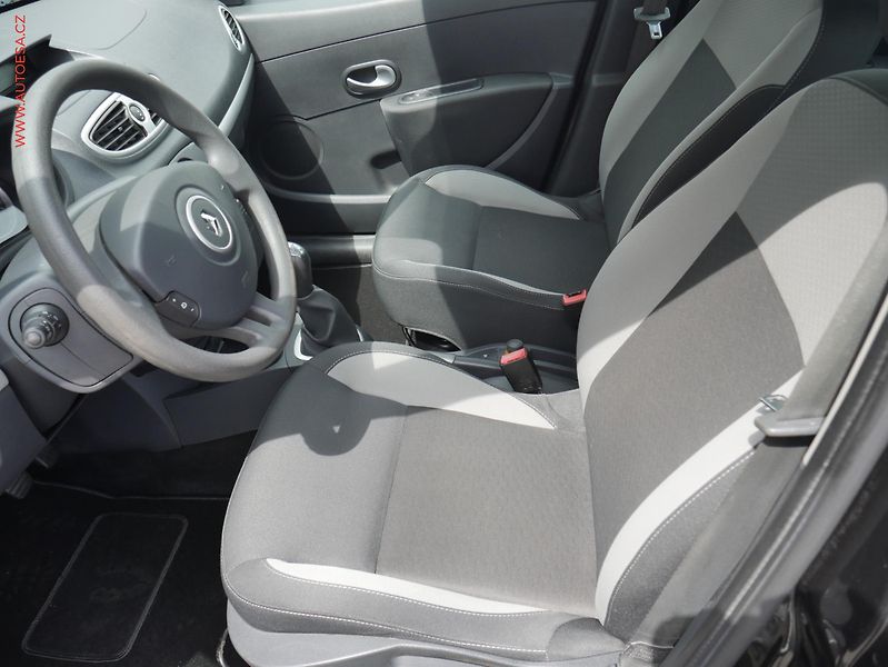 Renault Clio (2011) 1.2i, AC, temp - fotka 8 z 18