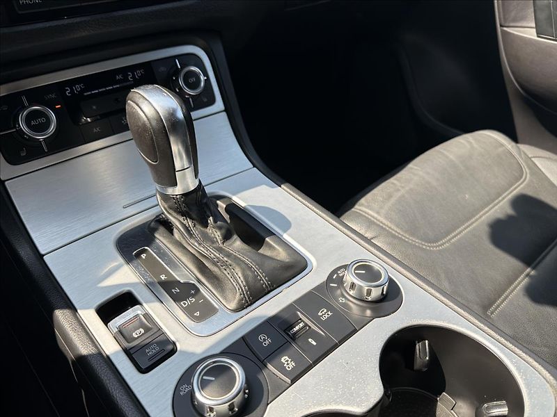 Volkswagen Touareg 3,0 TDi 180 Kw Highline tažné - fotka 30 z 38