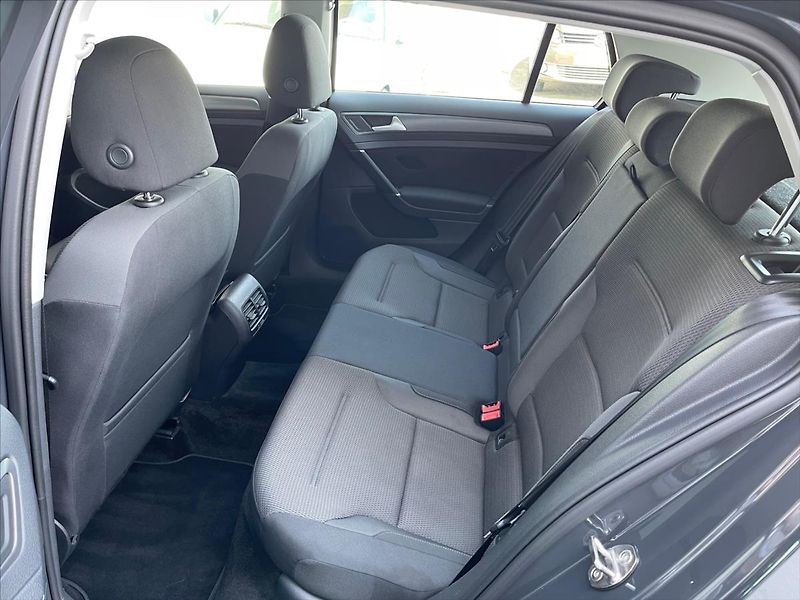Volkswagen e-Golf 100kW,DPH,tep.čerpadlo - fotka 22 z 33