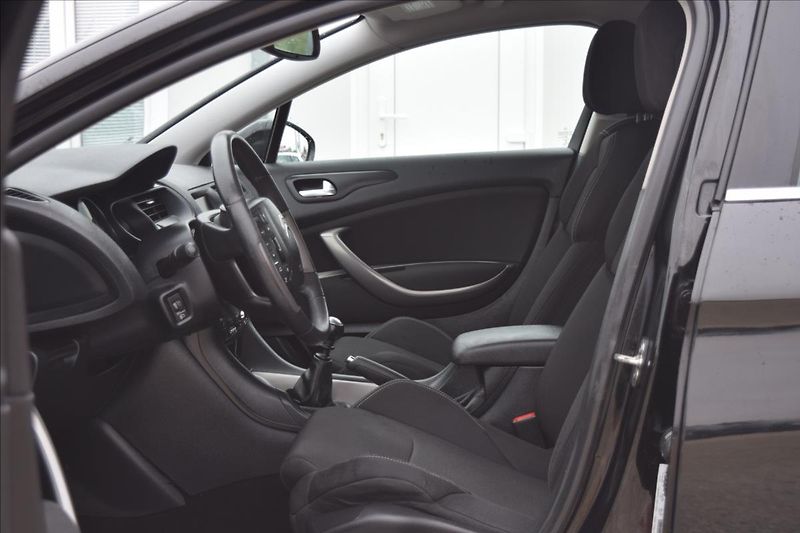 Citroën C5 2,0 HDi 103KW PO ROZVODECH - fotka 15 z 50