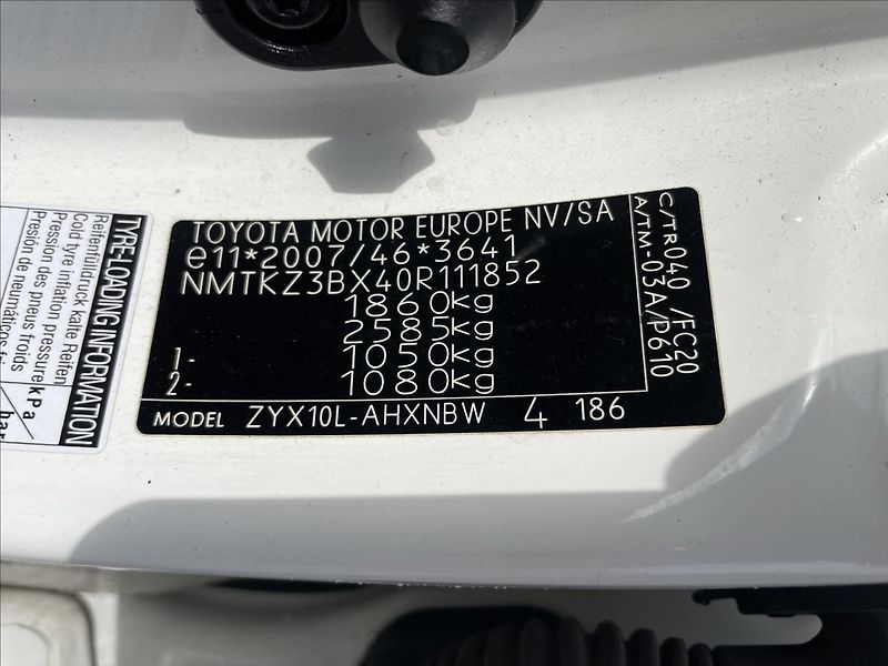 Toyota C-HR 1,8 i 72kw Hybrid e-CVT CZauto - fotka 24 z 32