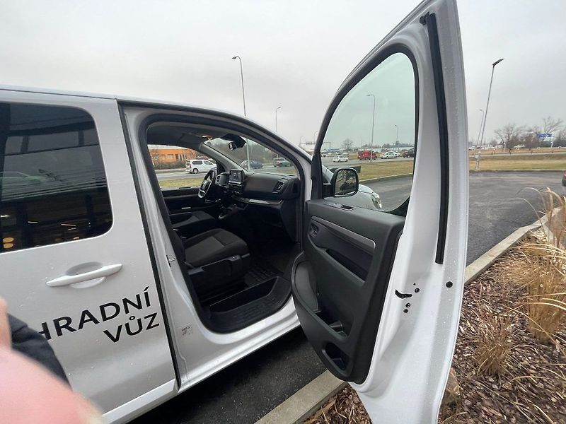 Toyota ProAce Verso 2.0D-4D 144HP M/T Business 8S - fotka 25 z 30