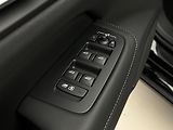 Volvo V60 B4 PLUS DARK PANORAMA - náhled 23