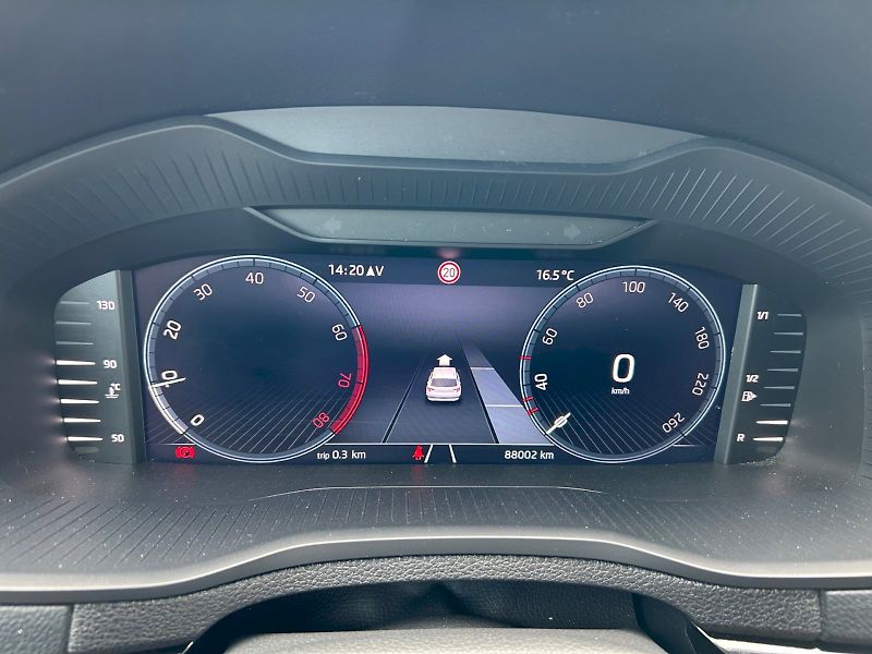 Škoda Karoq (2022) Style PLUS 1.5 TSI 110 kW - fotka 19 z 35