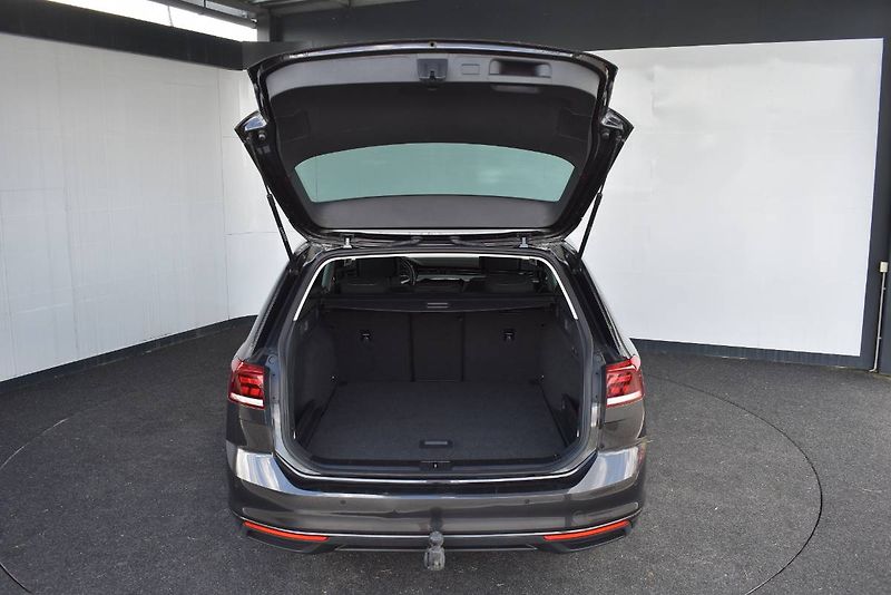 Volkswagen Passat Variant (2023) 1.5TSI 110kW DSG,Závěs - fotka 10 z 22