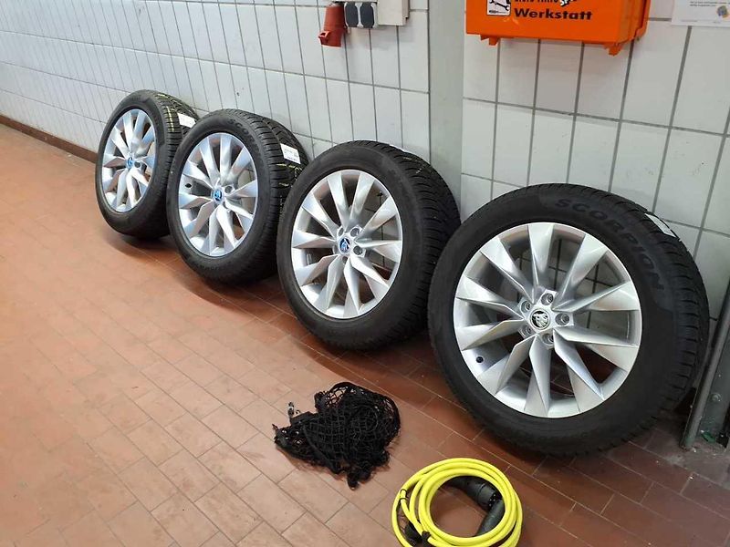 Škoda Enyaq (2022) 80*CRYSTAL*TAŽNÉ*TEPELKO*HEDUP - fotka 35 z 39