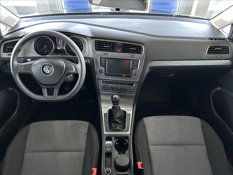 Volkswagen Golf 1,6   TDI 81kW,SERVISKA - fotka 8 z 22