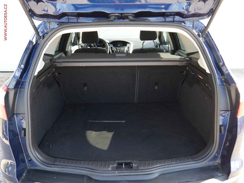 Ford Focus (2011) 1.6 TDCi, AC, park.asist - fotka 7 z 15