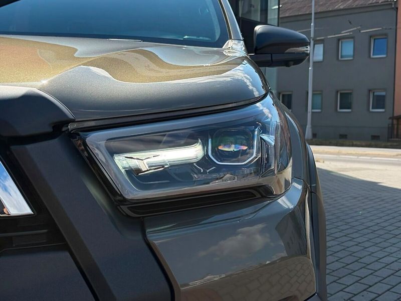 Toyota Hilux 2.8 INVINCIBLE skladem - fotka 15 z 18