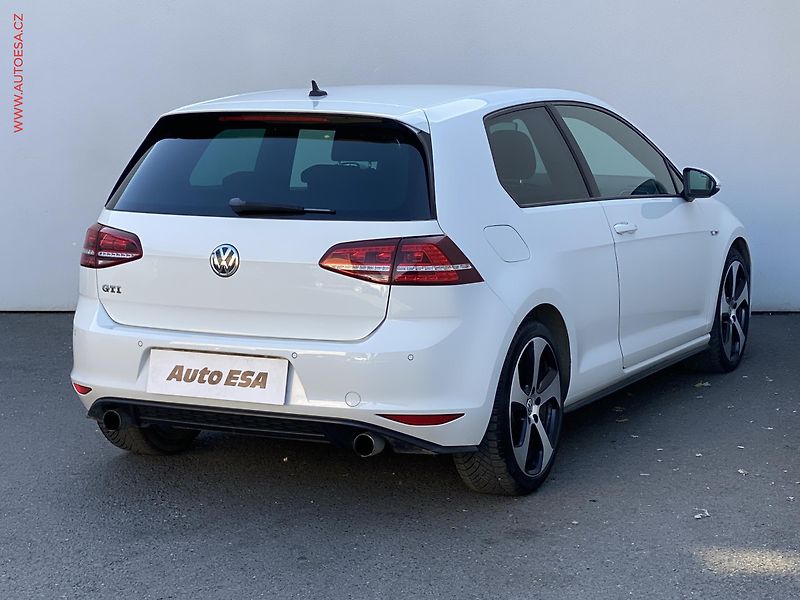Volkswagen Golf (2016) 2.0 TSi, GTi, bixen - fotka 4 z 17