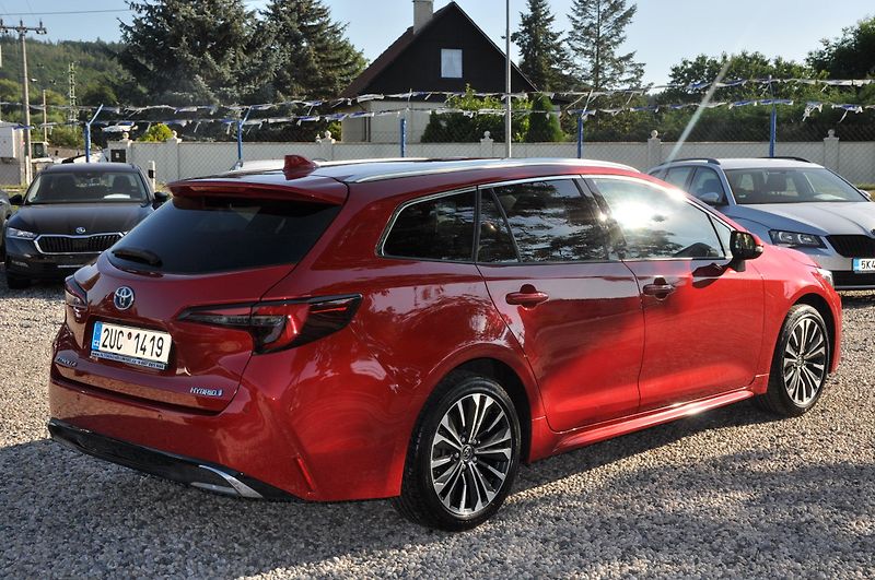 Toyota Corolla 1.8 Hybrid KOMBI - fotka 3 z 18