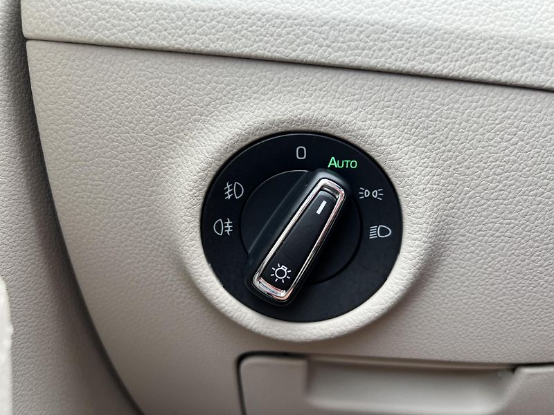 Škoda Superb 2.0TDi 110kw L&K ČR 1.MAJ DPH - fotka 14 z 50