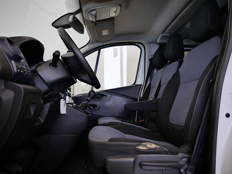Opel Vivaro - fotka 11 z 24
