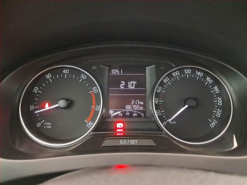 Škoda Rapid (2015) Ambition 1.2 TSI - fotka 11 z 15