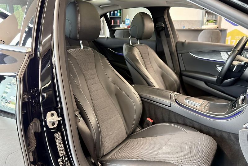 Mercedes-Benz Třídy E (2020) E 220d 4Matic AMG Line - fotka 31 z 112