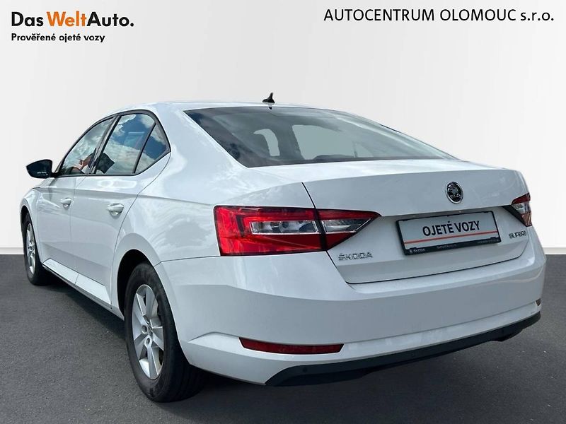 Škoda Superb (2017) 2.0 TDI Active - fotka 14 z 23