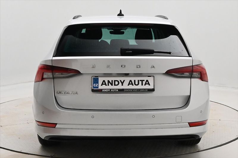 Škoda Octavia 2,0 TDI 110 kW DSG Clever Záru - fotka 6 z 30