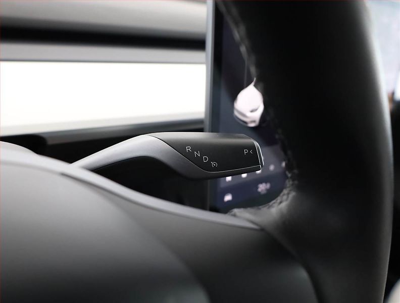 Tesla Model Y (2021) Long Range AWD 75kWh, SoH 89% - fotka 13 z 23
