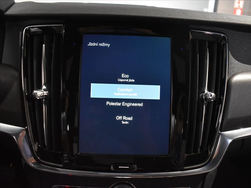 Volvo V90 2,0 D5 AWD CC PRO - fotka 21 z 28