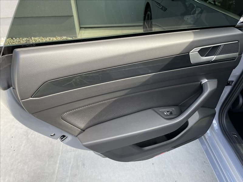 Volkswagen Arteon R 2.0TSI 235KW 4X4 DSG - fotka 27 z 36
