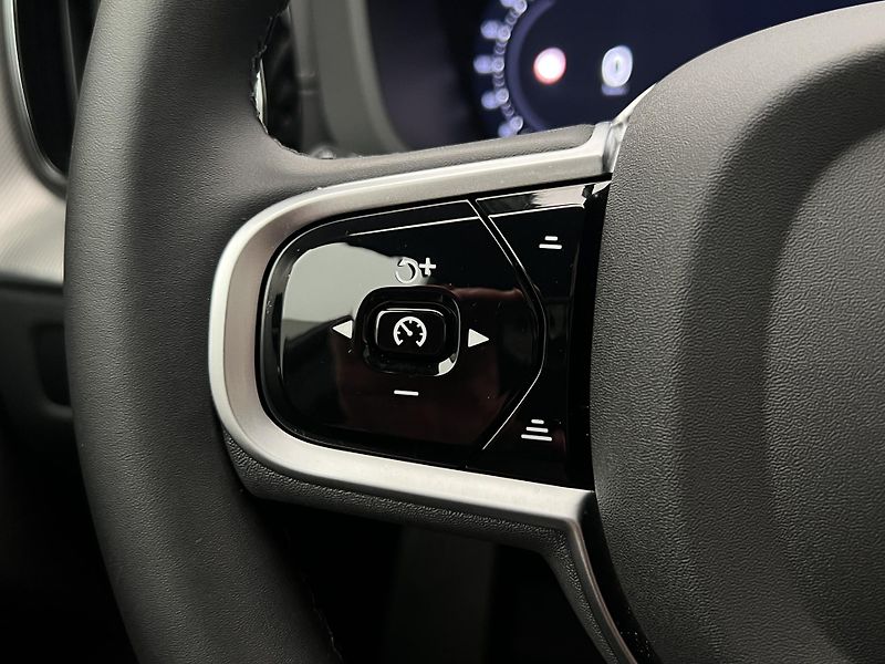 Volvo XC60 T8 AWD ULTRA BLACK RECHARGE CZ - fotka 26 z 50