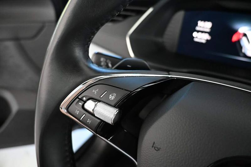Škoda Octavia (2023) 2.0 LED DSG ACC TOUR VIRTUAL T - fotka 14 z 35