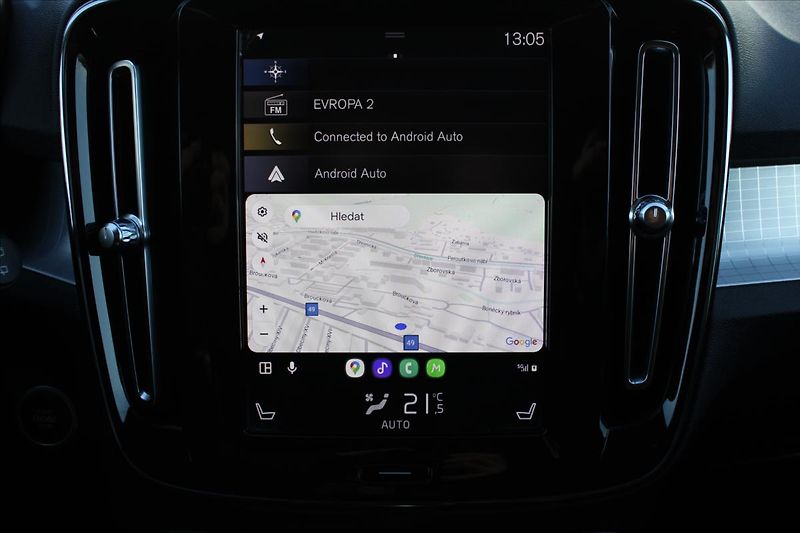 Volvo XC40 2,0 T4  1MAJ,4x4,MOMENTUM PRO - fotka 14 z 35