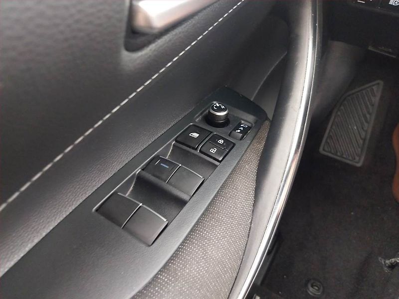 Toyota Corolla (2024) 1.8 Hybrid - fotka 16 z 23