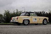 Druhá jízda Oldtimer Expressu mířila z Prahy do řeckých Atén. Na snímku je posádka s číslem 30 s MG Midget.