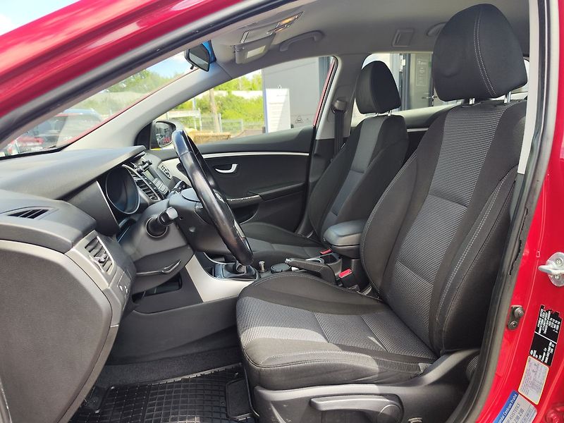 Hyundai i30 1.6i/88kW - fotka 13 z 25