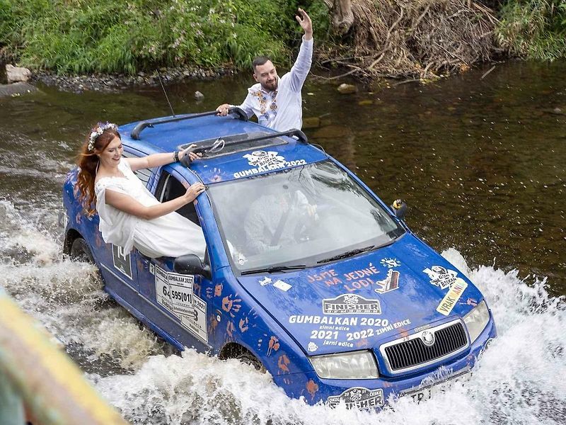 Svatba se konala 13.6.2020 a na auto nám posadili synovce Matyáše.