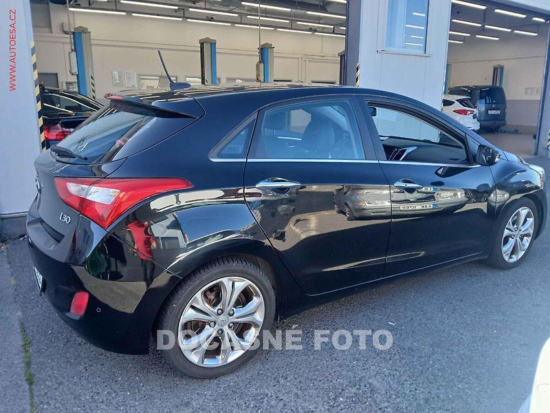 Hyundai i30 (2013) 1.6GDi, 2.maj, servis.kniha - fotka 1 z 3