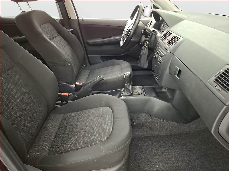 Škoda Fabia (2005) 1.4 16V, po STK, oblíbený vůz - fotka 9 z 13