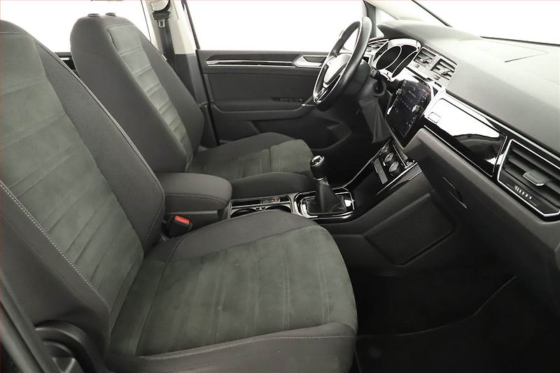 Volkswagen Touran (2018) 1.5 TSI, Navi, Park. senzory - fotka 7 z 16