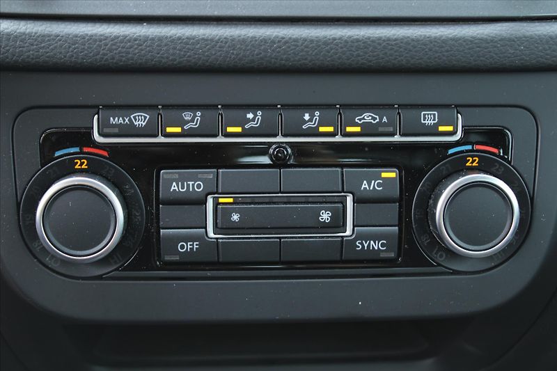 Volkswagen Tiguan 1.4 TSI SERVISNÍ KNIHA ČR - fotka 18 z 22