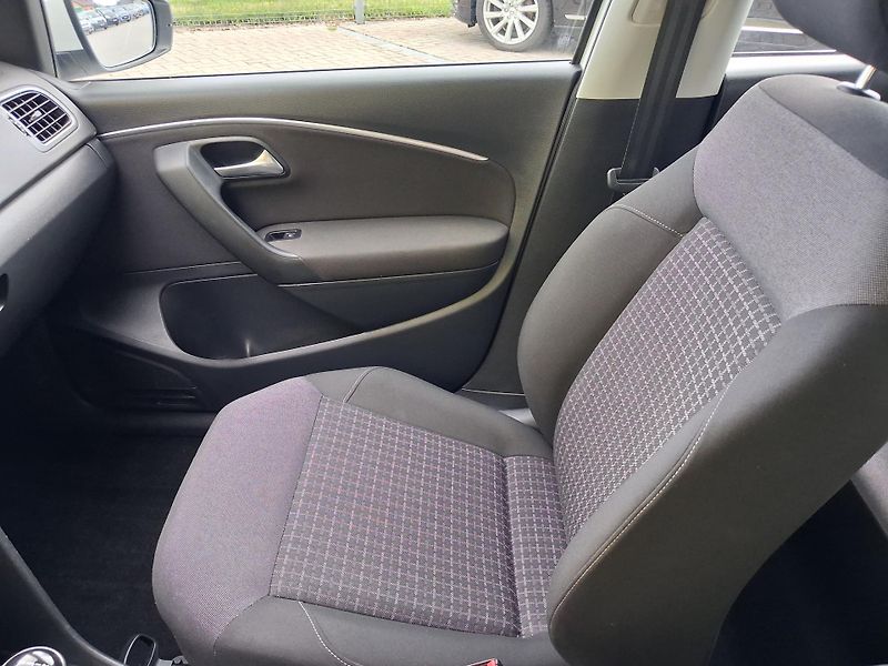 Volkswagen Polo (2016) 1,0MPi POUZE 65t.km! VYHŘ.SED. - fotka 33 z 45