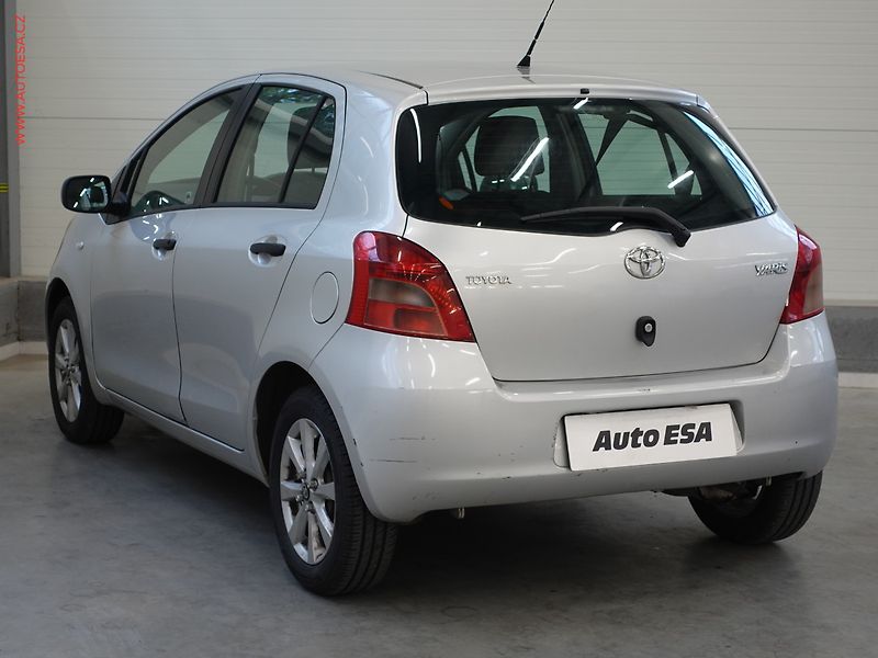 Toyota Yaris (2007) 1.1VVT-i, ČR, AC - fotka 6 z 17