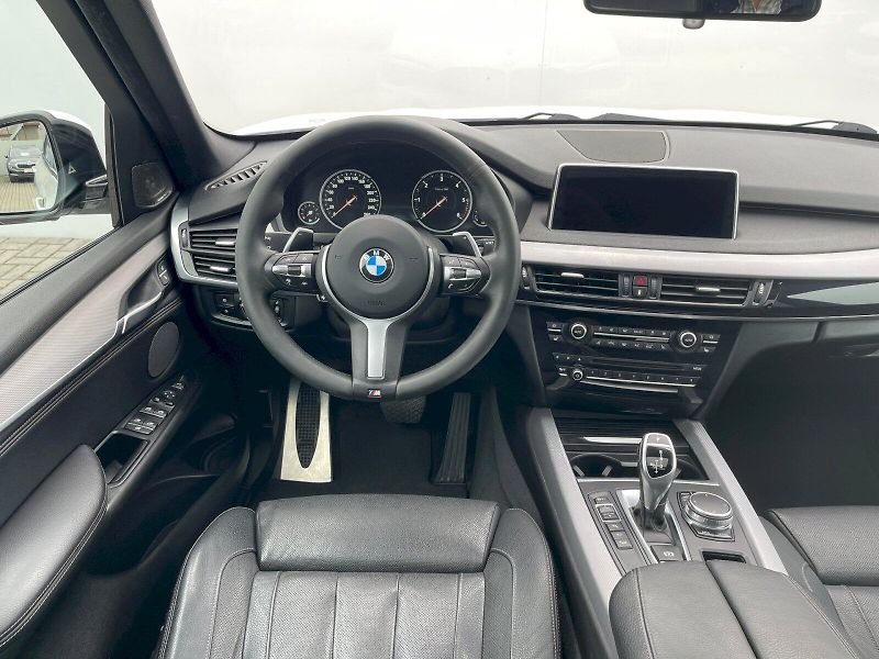 BMW X5 (2017) 3.0 / 230 kW xDrive 40d M-Pake - fotka 6 z 30