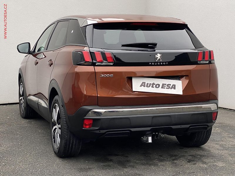 Peugeot 3008 (2019) 1.2PT, Allure, AT, navi - fotka 6 z 19