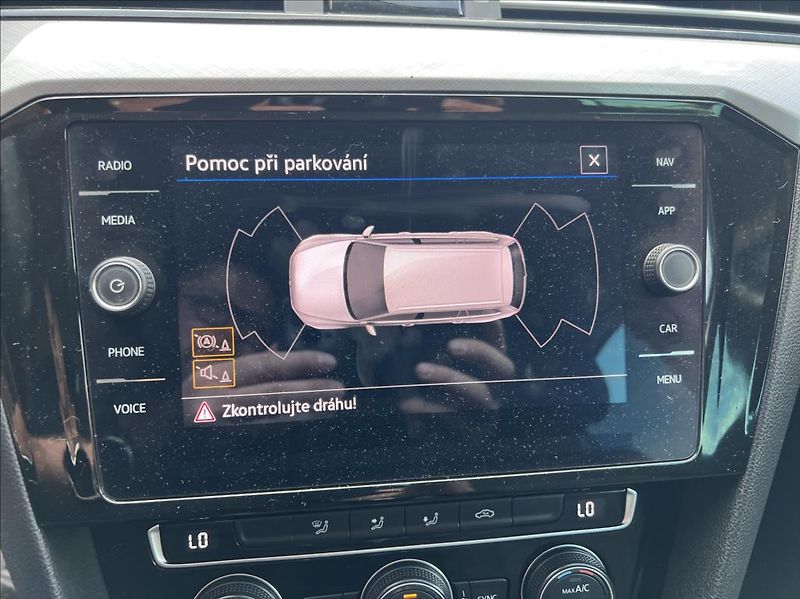 Volkswagen Passat 2,0 TDi Bussines DSG záruka - fotka 29 z 31