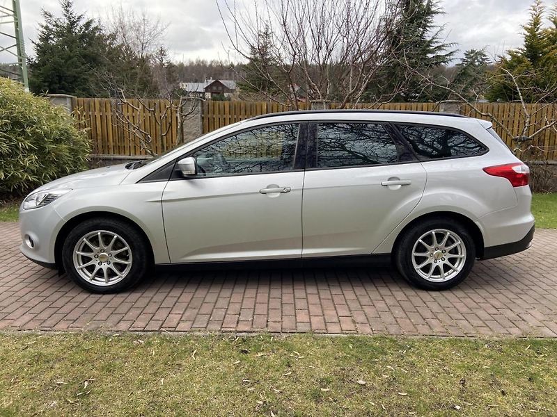 Ford Focus (2011) 1.6Tdci 85kw - fotka 4 z 29
