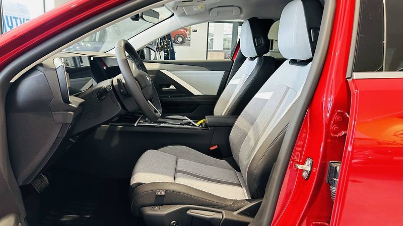Opel Astra Elegance HB 1.2 TURBO 96kW/130 - fotka 7 z 29