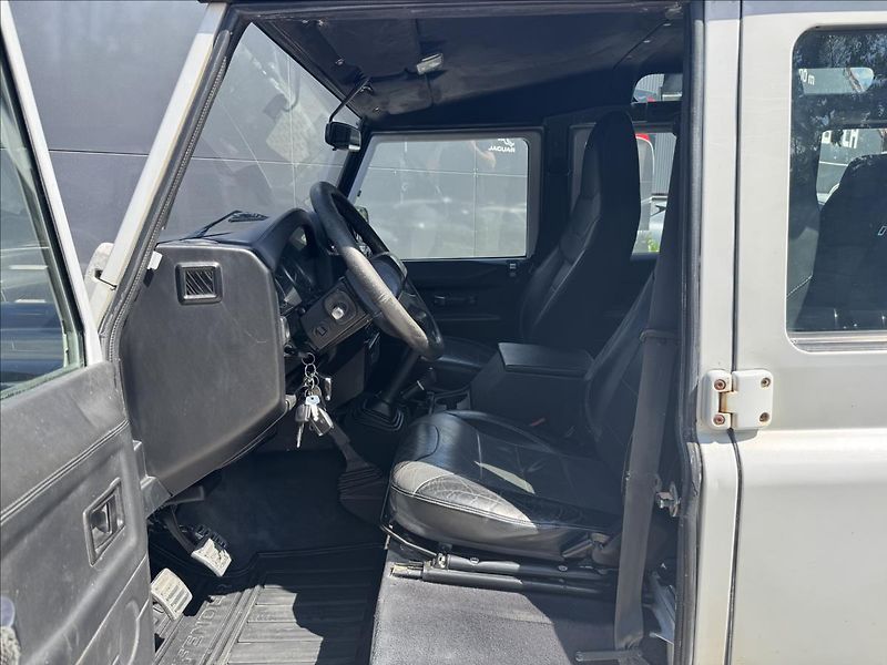 Land Rover Defender 2,2 110 TD4 STW Adventure ČR - fotka 10 z 25