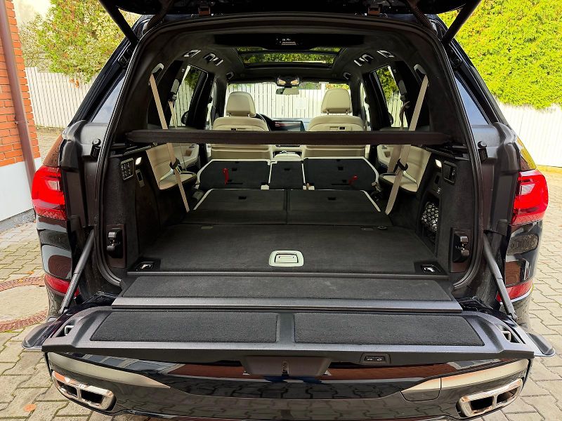 BMW X7 M50xD-R22-PANO-H&K-ČR-TOP STAV - fotka 49 z 53