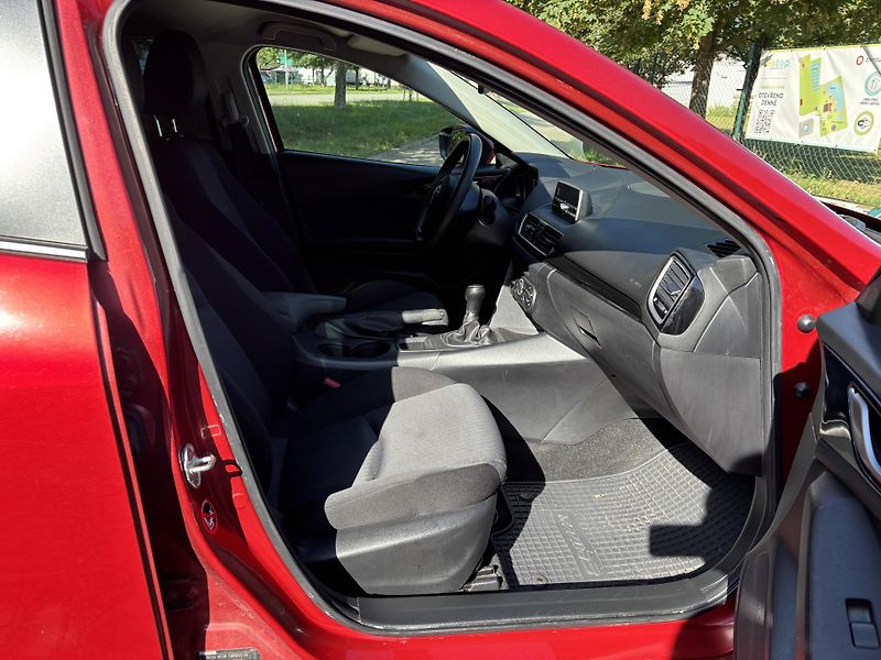 Mazda 3 1.5 Prime-Line - fotka 19 z 28