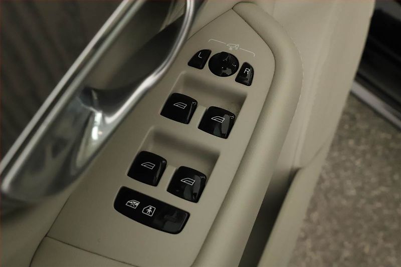 Volvo XC90 (2023) B5 AWD - fotka 14 z 21