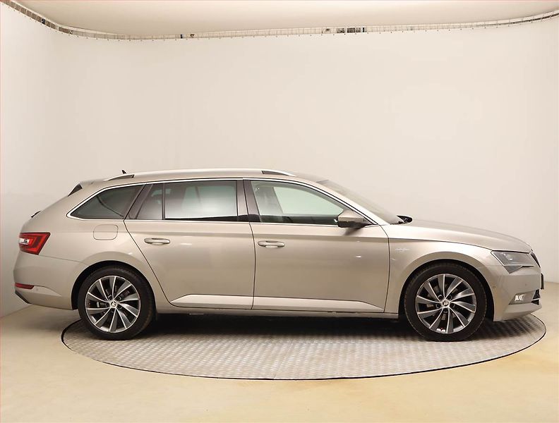 Škoda Superb (2018) Laurin&Klement 2.0 TDI, 4X4 - fotka 6 z 28