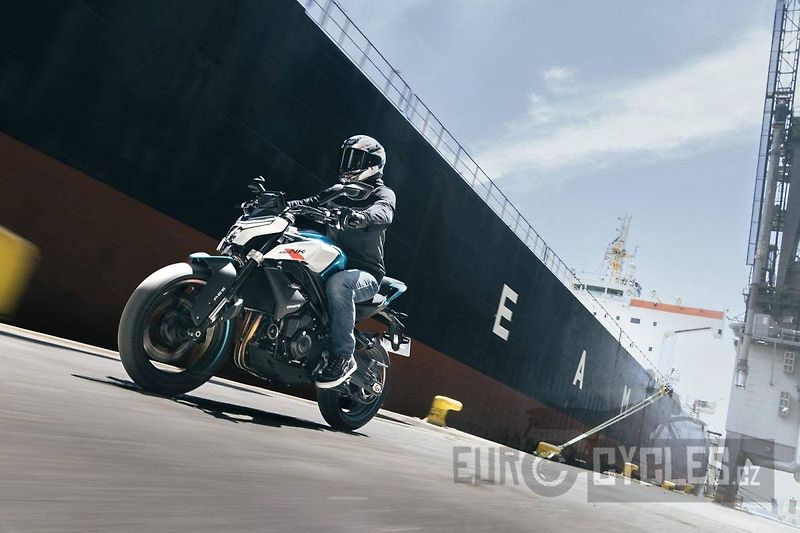 CFMOTO 450 NK (2026) - fotka 17 z 20