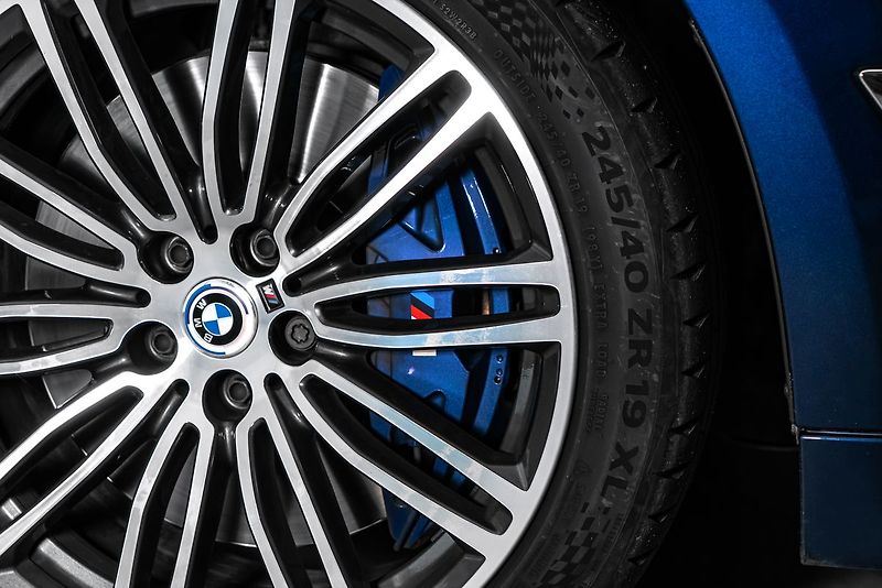 BMW Řada 5 540d Touring xDrive M Sport - fotka 11 z 23